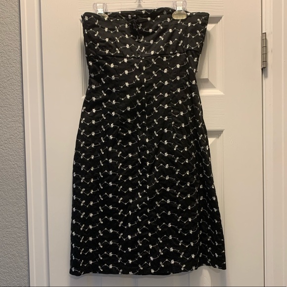 Junior’s Dress - Picture 2 of 3